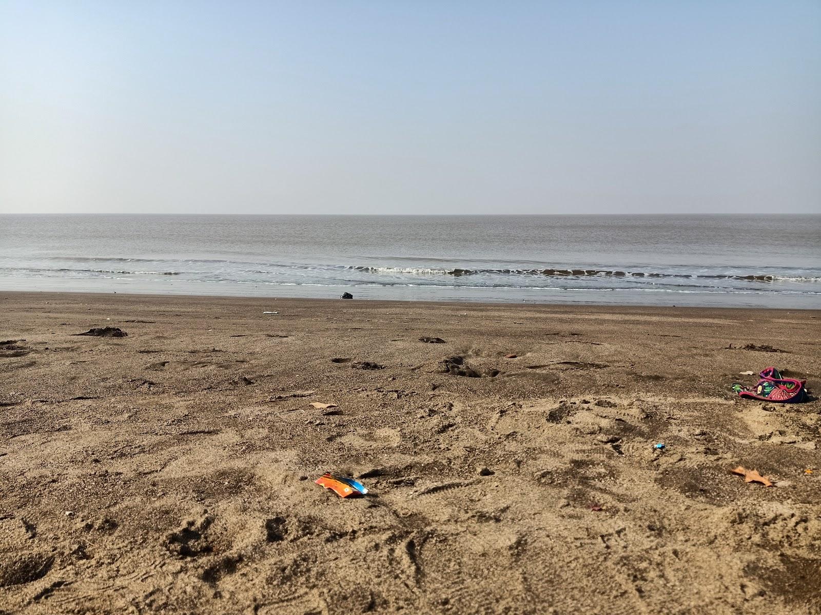 Sandee Umbergaon Beach