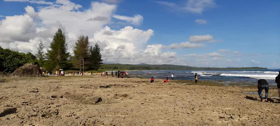 Sandee Kamadu Beach