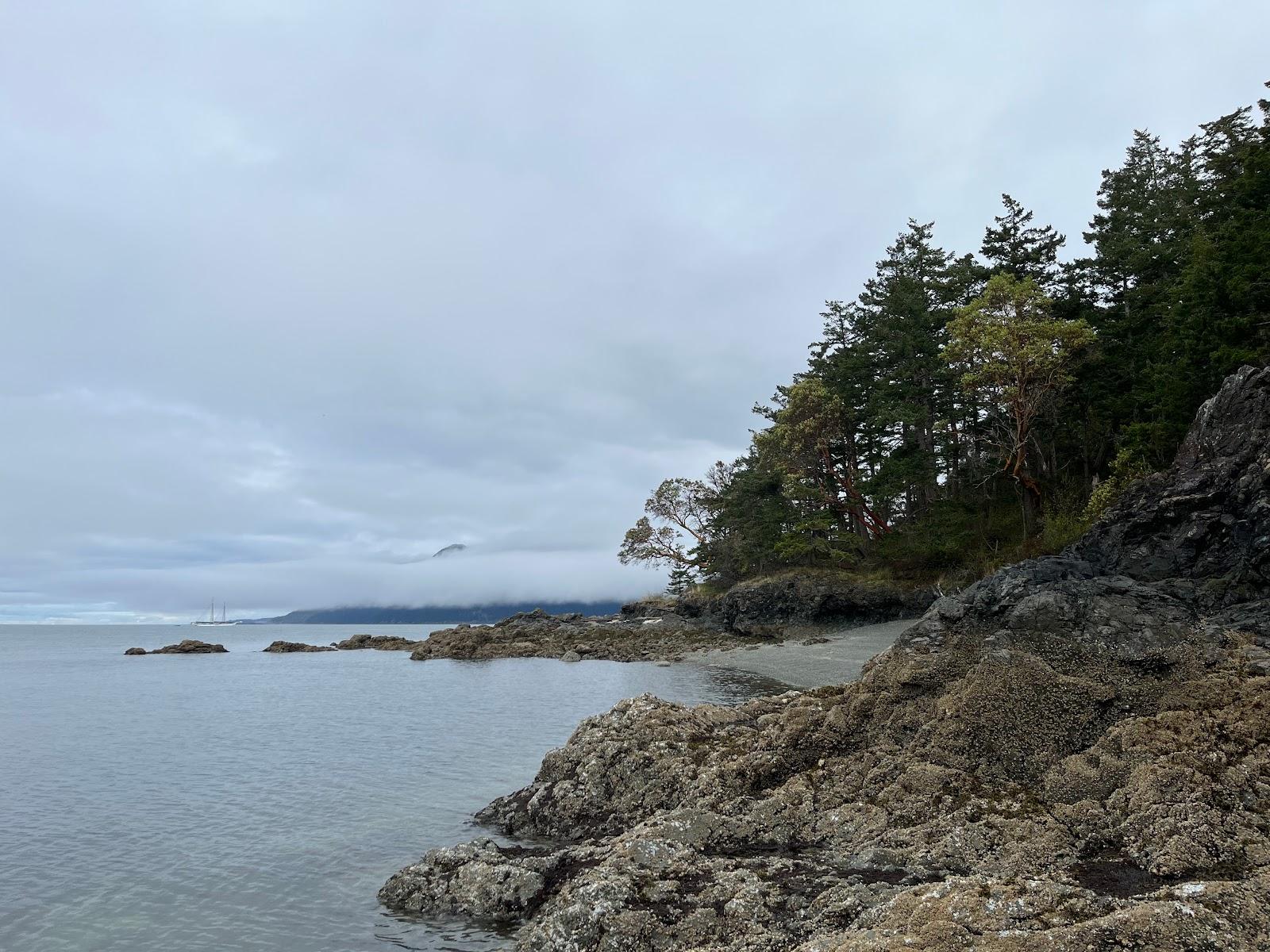 Sandee Vendovi Island